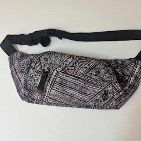 Lululemon On the Beat Belt Bag - Picture 1 of 8